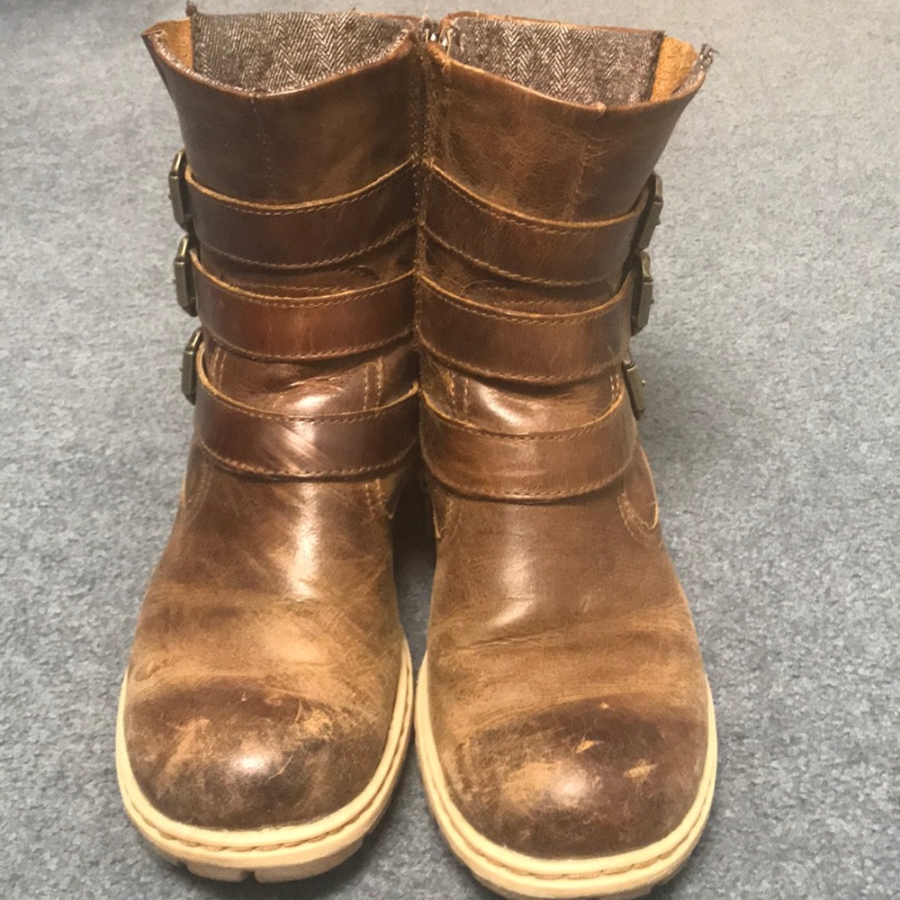 Women’s BOC BORN brown leather boots.